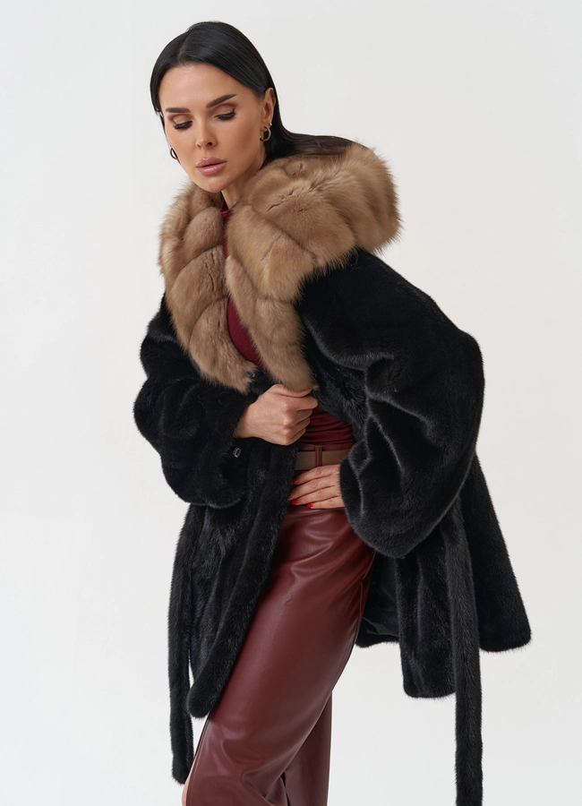 Норковая шуба с капюшоном из меха куницы модель № 30481 универмаг малина фото