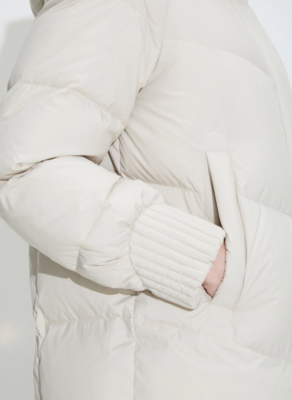Женский пуховик с капюшоном фото